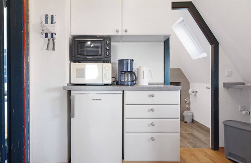 Suederhafen Apartment | Apartment 'Ferienwohnung Deichblick' with Shared Garden, Balcony and Wi-Fi