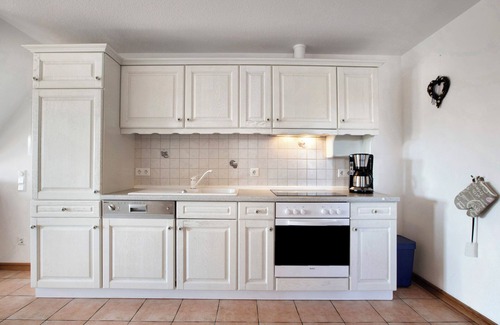 Suederhafen Apartment | Apartment 'Ferienwohnung Ingwersen Nordstrand' with Private Terrace and Wi-Fi