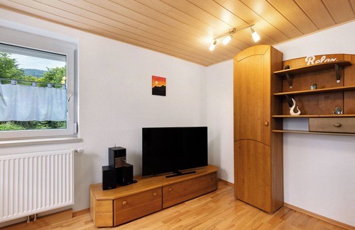 Reutlingen-Gonningen Apartment | Apartment 'Ferienwohnung Im Ländle' with Mountain View and Wi-Fi