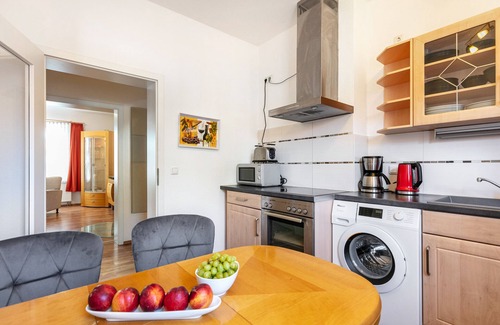 Strausberg Apartment | Apartment 'Ferienwohnung Am Straussee' with Private Terrace and Wi-Fi