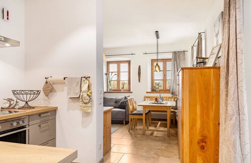 Tittmoning Apartment | Apartment 'Ferienwohnung Dandlberg' with Mountain View, Private Terrace and Wi-Fi