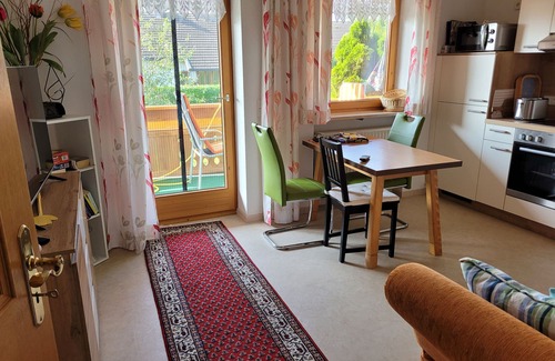 Tittmoning Apartment | Apartment "Ferienwohnung bei Helga" with Balcony