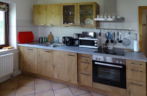 Marienkoog Apartment | Apartment 'Ferienwohnung Achterndiek' with Private Terrace, Private Garden and Wi-Fi