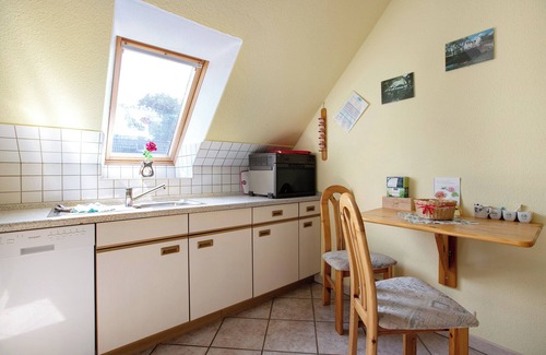 Ostenfeld Apartment | Apartment 'Ferienwohnung Heike Ludzuweit' with Private Terrace, Shared Garden and Wi-Fi
