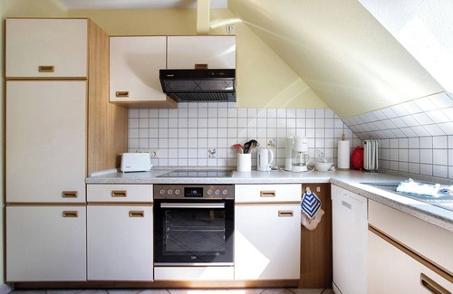 Ostenfeld Apartment | Apartment 'Ferienwohnung Heike Ludzuweit' with Private Terrace, Shared Garden and Wi-Fi