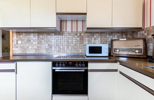 Suderdorf Apartment | Apartment 'Ferienwohnung Kentzler' with Private Terrace, Shared Garden and Wi-Fi