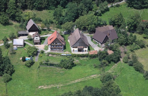 Schiltach Apartment | Apartment 'Ferienwohnung Mühlstein' with Mountain View, Private Terrace and Wi-Fi