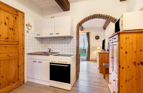 Bordelum Apartment | Apartment 'Ferienwohnung 1 Hühner' with Shared Garden and Wi-Fi
