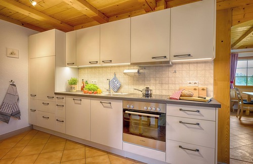 Breitnau Apartment | Apartment 'Ferienwohnung Schwarzwaldhut' with Mountain View, Private Terrace and Wi-Fi