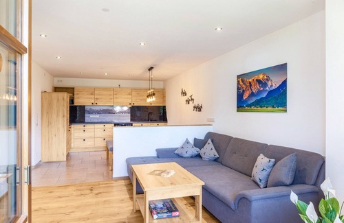 Farchant Apartment | Apartment 'Ferienwohnung Johanni' with Mountain View, Shared Garden and Wi-Fi
