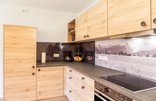 Farchant Apartment | Apartment 'Ferienwohnung Johanni' with Mountain View, Shared Garden and Wi-Fi