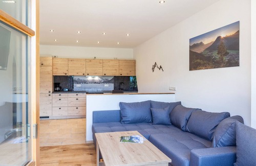 Farchant Apartment | Apartment 'Ferienwohnung Vrenal' with Mountain View, Shared Garden and Wi-Fi