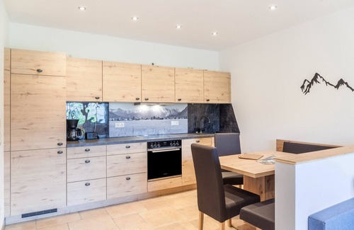 Farchant Apartment | Apartment 'Ferienwohnung Vrenal' with Mountain View, Shared Garden and Wi-Fi