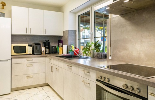Munzingen Apartment | Apartment 'Ferienwohnung Arenda' with Private Terrace, Shared Garden and Wi-Fi