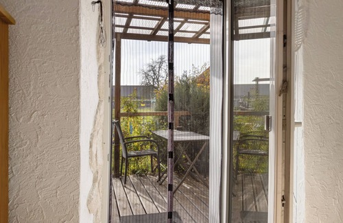 Huefingen Apartment | Apartment 'Ferienwohnung 1' with Private Terrace, Shared Garden and Wi-Fi