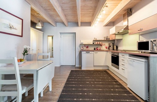 Humptrup Apartment | Apartment 'Ferienwohnung Hof Krakebüll' with Private Terrace, Private Garden and Wi-Fi