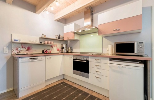Humptrup Apartment | Apartment 'Ferienwohnung Hof Krakebüll' with Private Terrace, Private Garden and Wi-Fi