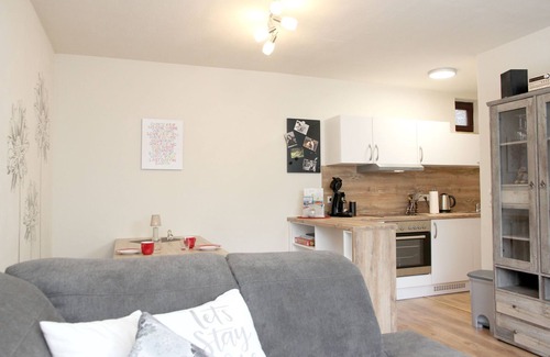 Glindfeld Apartment | Apartment 'Ferienwohnung Hengemes, 45qm' with Shared Terrace and Wi-Fi