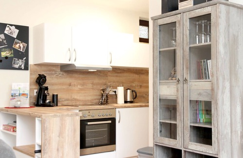 Glindfeld Apartment | Apartment 'Ferienwohnung Hengemes, 45qm' with Shared Terrace and Wi-Fi