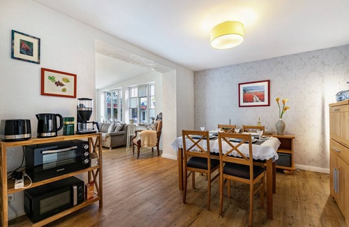 Sollwitt Apartment | Apartment 'Ferienwohnung Butjes' with Private Terrace, Shared Garden and Wi-Fi