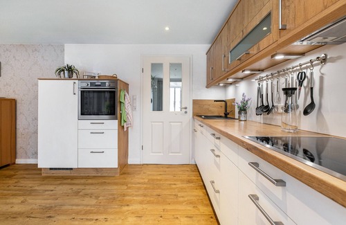 Sollwitt Apartment | Apartment 'Ferienwohnung Butjes' with Private Terrace, Shared Garden and Wi-Fi