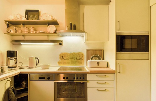 Wiesmoor Apartment | Apartment 'Ferienwohnung Olga Behrends' with Private Terrace and Wi-Fi