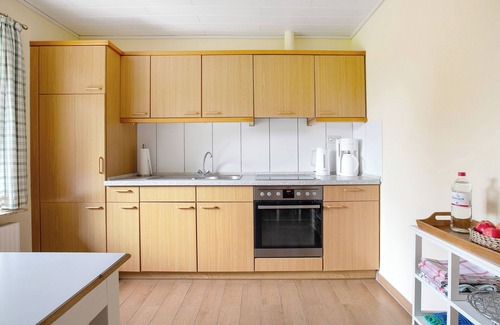Delve Apartment | Apartment 'Ferienwohnung Am Eiderdeich' with Private Terrace, Shared Garden and Wi-Fi