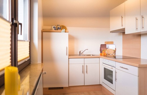 Auggen Apartment | Apartment 'Ferienwohnung Gutedel' with Shared Pool, Shared Garden and Wi-Fi