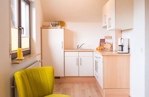 Auggen Apartment | Apartment 'Ferienwohnung Gutedel' with Shared Pool, Shared Garden and Wi-Fi