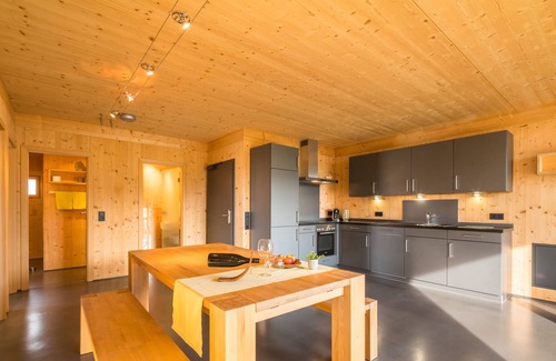 Auggen Apartment | Apartment 'Ferienwohnung Chardonnay' with Shared Pool, Shared Garden and Wi-Fi