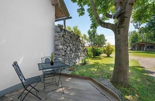 Egling Apartment | Apartment 'Ferienwohnung Marie' with Shared Terrace, Shared Garden and Wi-Fi