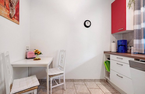 Garrel Apartment | Apartment 'Ferienwohnung Bahlmann' with Private Terrace, Shared Garden and Wi-Fi