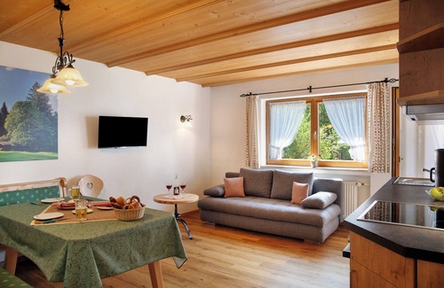 Obergrainau Apartment | Apartment 'Ferienwohnung Waxensteinblick' with Mountain View, Balcony and Wi-Fi