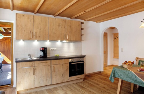 Obergrainau Apartment | Apartment 'Ferienwohnung Waxensteinblick' with Mountain View, Balcony and Wi-Fi