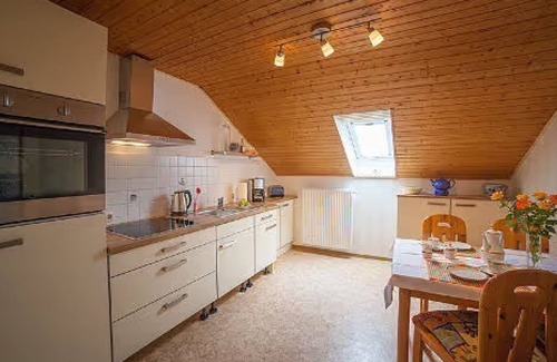Jesberg Apartment | Apartment 'Ferienwohnung Lang Jesberg' with Shared Garden, Balcony and Wi-Fi