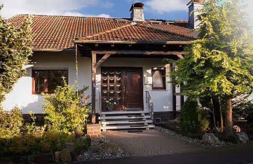 Jesberg Apartment | Apartment 'Ferienwohnung Lang Jesberg' with Shared Garden, Balcony and Wi-Fi