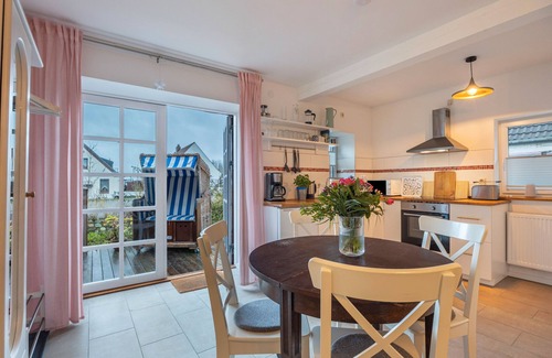 Neufeld Apartment | Apartment 'Ferienwohnung Hafen' with Private Garden and Wi-Fi
