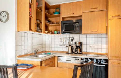 Oberhof Apartment | Apartment 'Ferienwohnung Tannenblick 3-2-3-3' with Mountain View, Garden and Wi-Fi