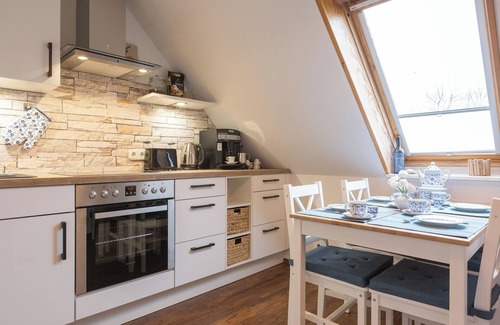 Olderup Apartment | Apartment 'Ferienwohnung Lillebror' with Shared Terrace, Shared Garden and Wi-Fi