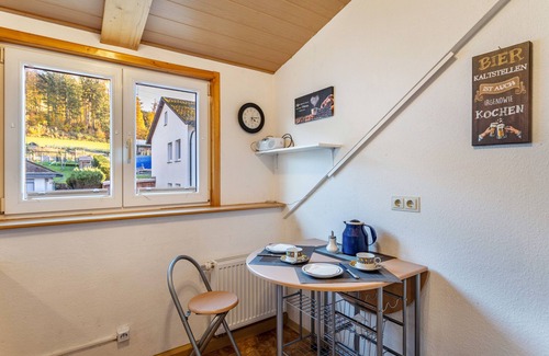 Antfeld Apartment | Apartment 'Ferienwohnung Desmecke' with Private Garden, Balcony and Wi-Fi
