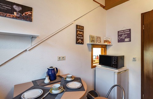 Antfeld Apartment | Apartment 'Ferienwohnung Desmecke' with Private Garden, Balcony and Wi-Fi