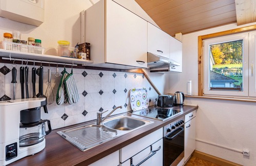 Antfeld Apartment | Apartment 'Ferienwohnung Desmecke' with Private Garden, Balcony and Wi-Fi