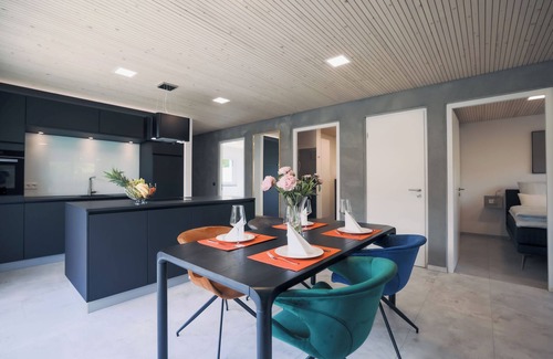Owingen Apartment | Apartment 'Ferienwohnung Gartenglück 75qm' with Private Terrace, Shared Garden and Wi-Fi