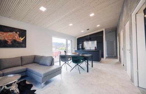 Owingen Apartment | Apartment 'Ferienwohnung Alpenblick 75qm' with Shared Garden, Balcony and Wi-Fi