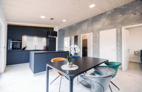 Owingen Apartment | Apartment 'Ferienwohnung Alpenblick 75qm' with Shared Garden, Balcony and Wi-Fi