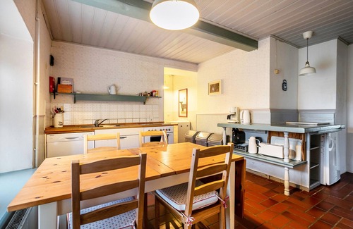 Rodenas Apartment | Apartment 'Ferienwohnung 4 Am Westerdeich' with Private Terrace, Shared Garden and Wi-Fi