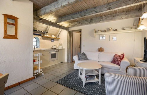 Rodenas Apartment | Apartment 'Ferienwohnung 2' with Shared Garden, Balcony and Wi-Fi