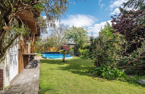 Ruhland Apartment | Apartment 'Ferienwohnung Mit Aufenthaltsraum' with Shared Pool, Shared Terrace and Wi-Fi