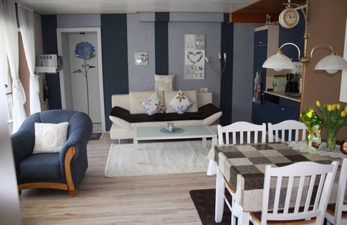 Segnitz Apartment | Apartment 'Ferienwohnung Leipold' with Private Terrace, Private Garden and Wi-Fi