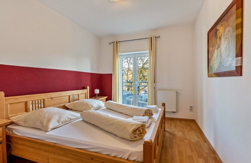 Welden Apartment | Apartment 'Ferienwohnung Rechts' with Wi-Fi